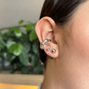 Earcuff tipo herradura con líneas en niquel
