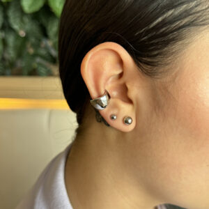 Earcuff detalle corazón liso en rodio