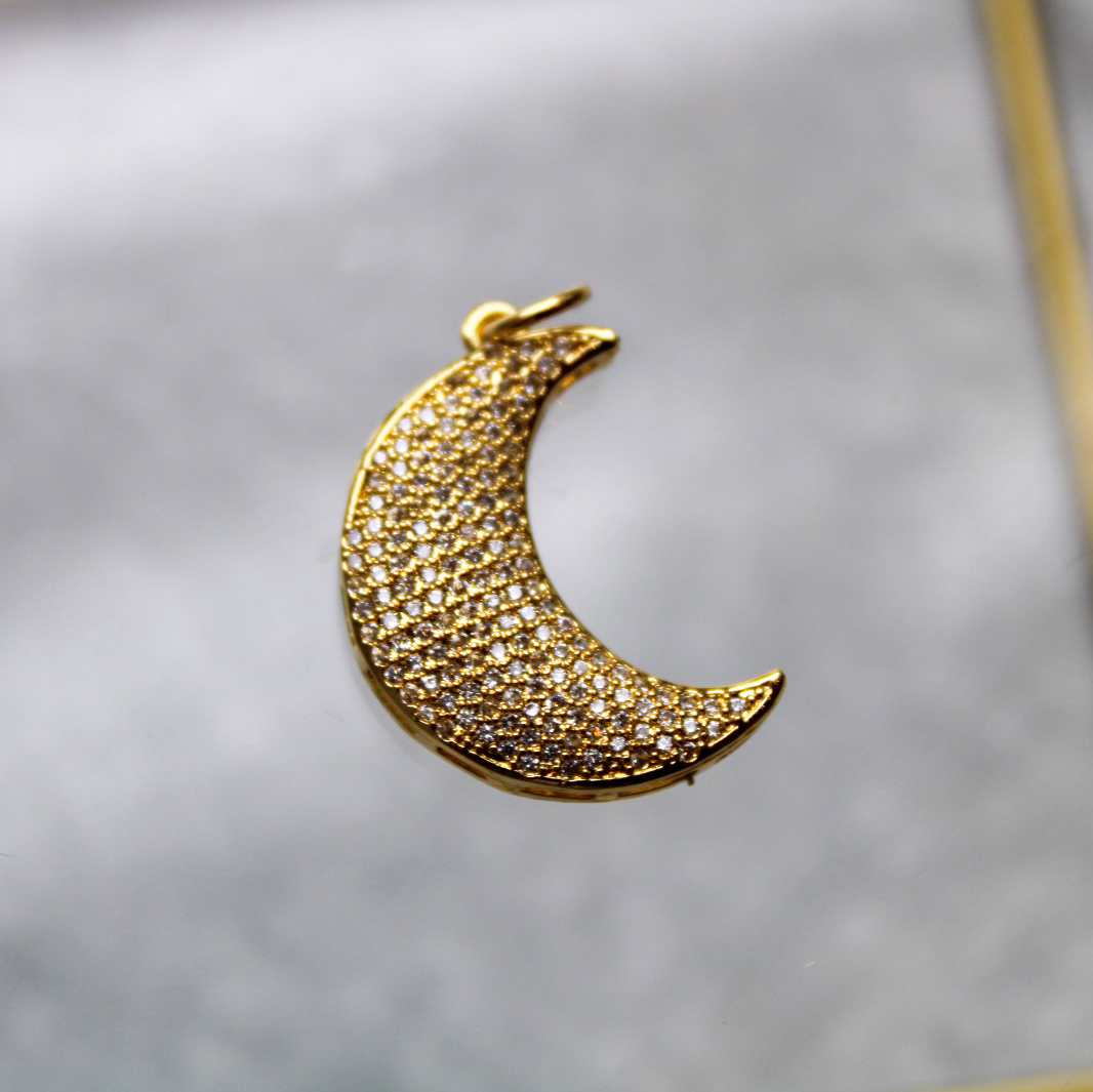 Dije media luna con zircones en rodio