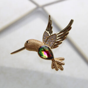 Dije colibrí con zircón tornasol en rodio