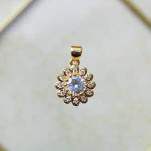 Dije flor con zircones en rodio