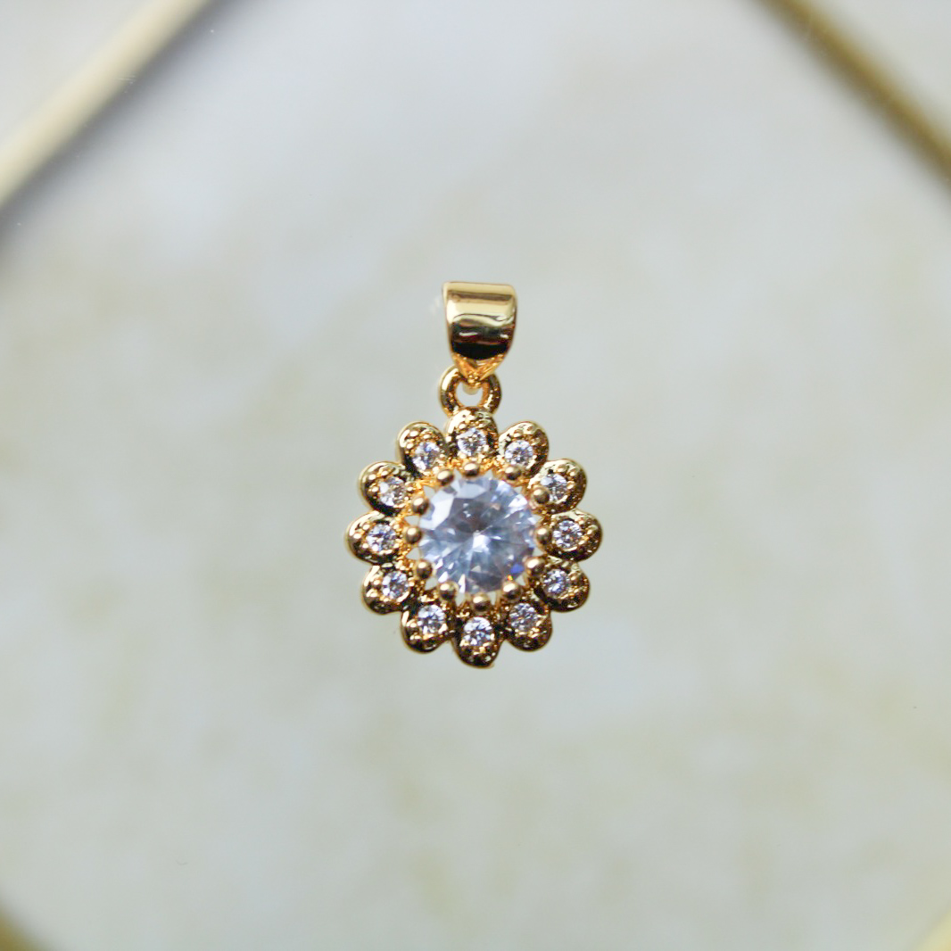 Dije flor con zircones en rodio