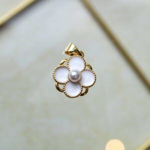 Dije flor van cleef antiestrés con perla en rodio