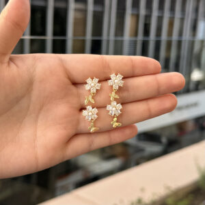 Topo flor y mariposa colgante en rodio