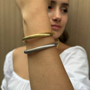 Brazalete efecto acanalado diagonal en rodio