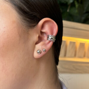 Earcuff bordes corazón centro liso en rodio