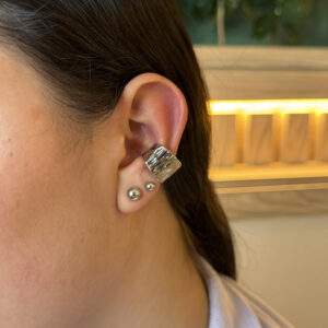 Earcuff textura acanalada en rodio