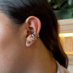 Earcuff doble línea cruzado en rodio