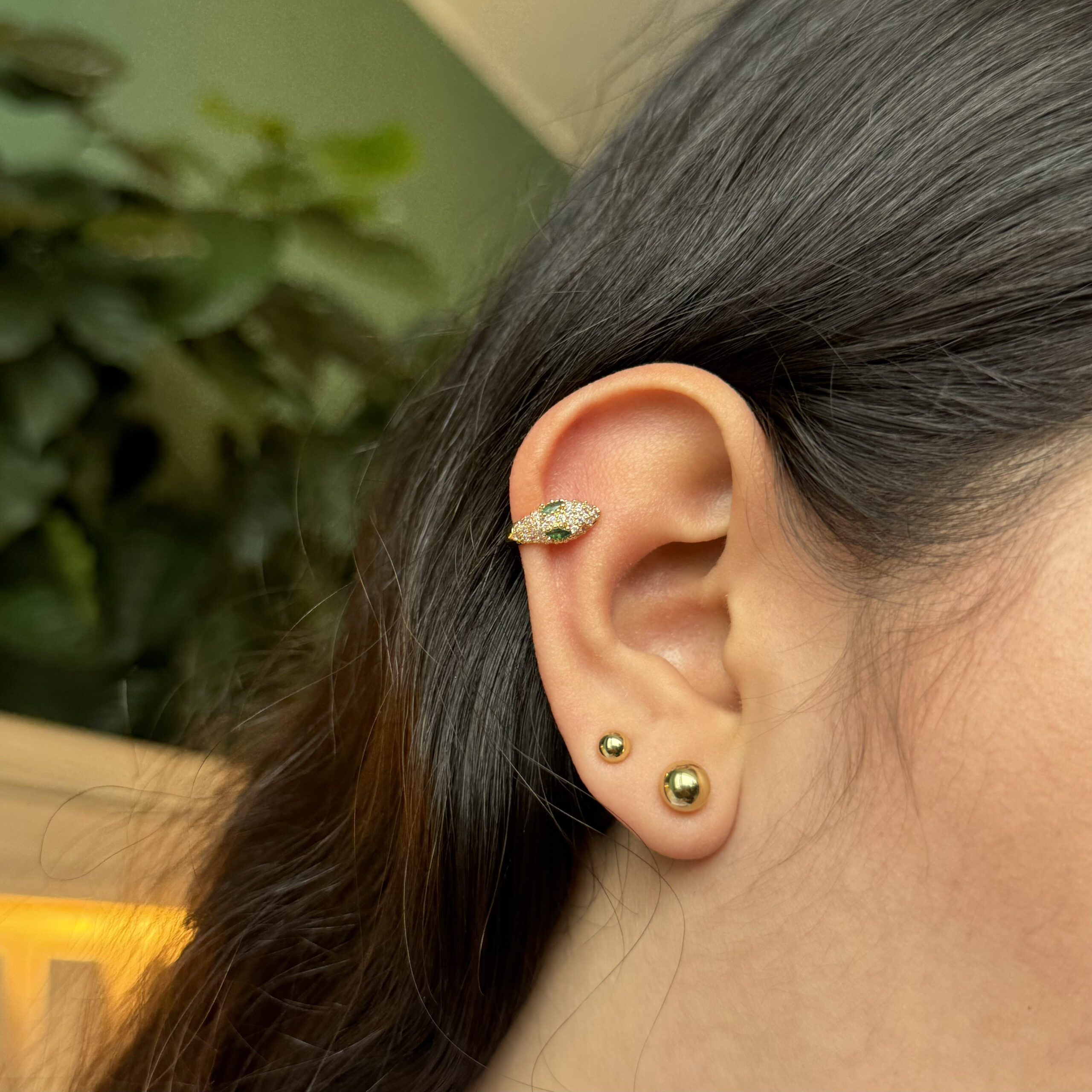 Earcuff serpiente zircón verde en rodio