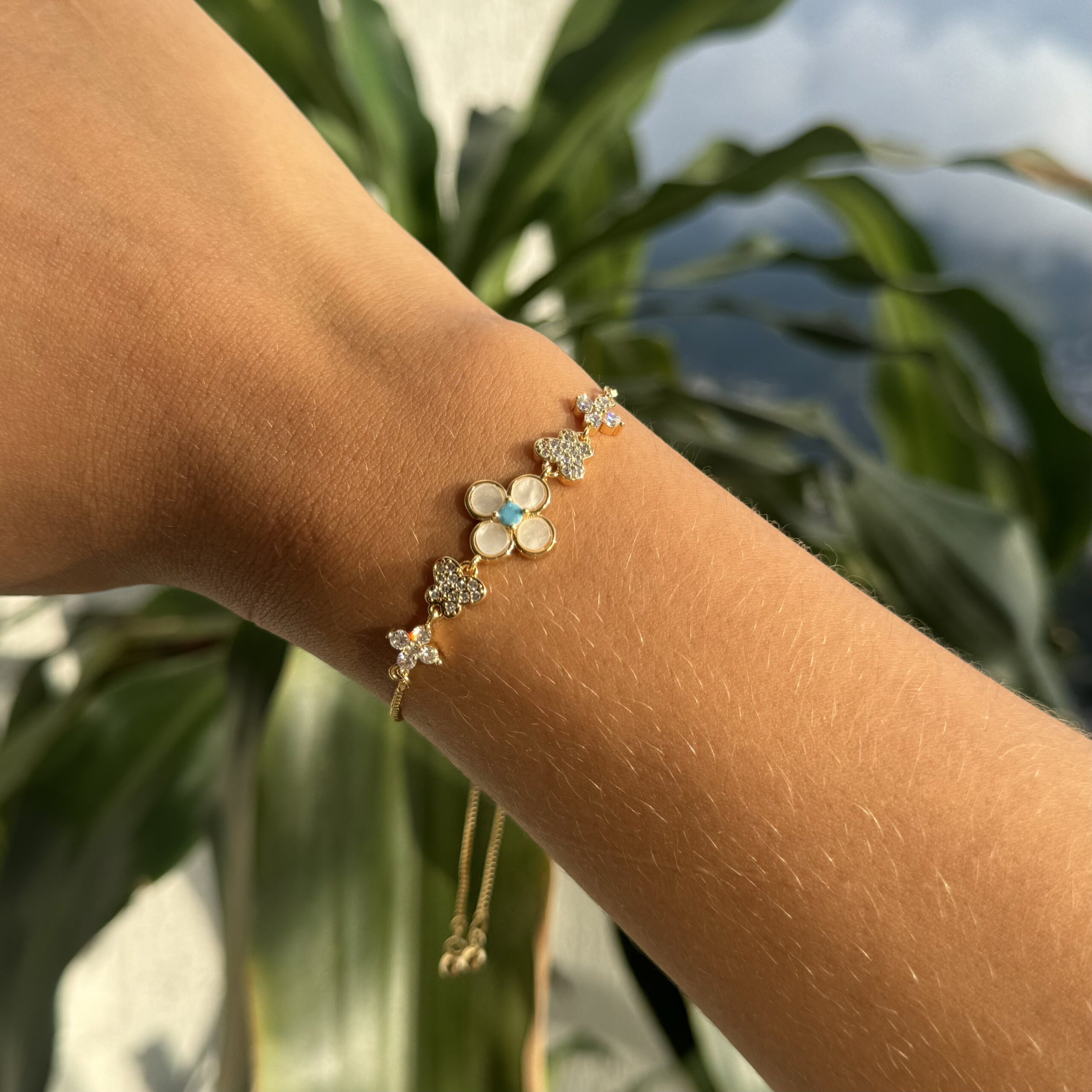 Pulsera flor centro azul y zircones en rodio - Imagen 2