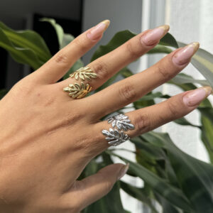Anillo hojas liso en rodio
