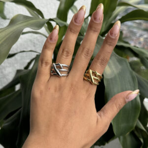 Anillo detalle línea diagonal chunky en rodio