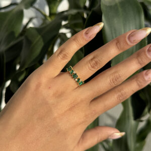 Anillo zircones verde y blanco en rodio