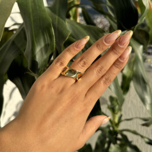 Anillo irregular martillado en rodio