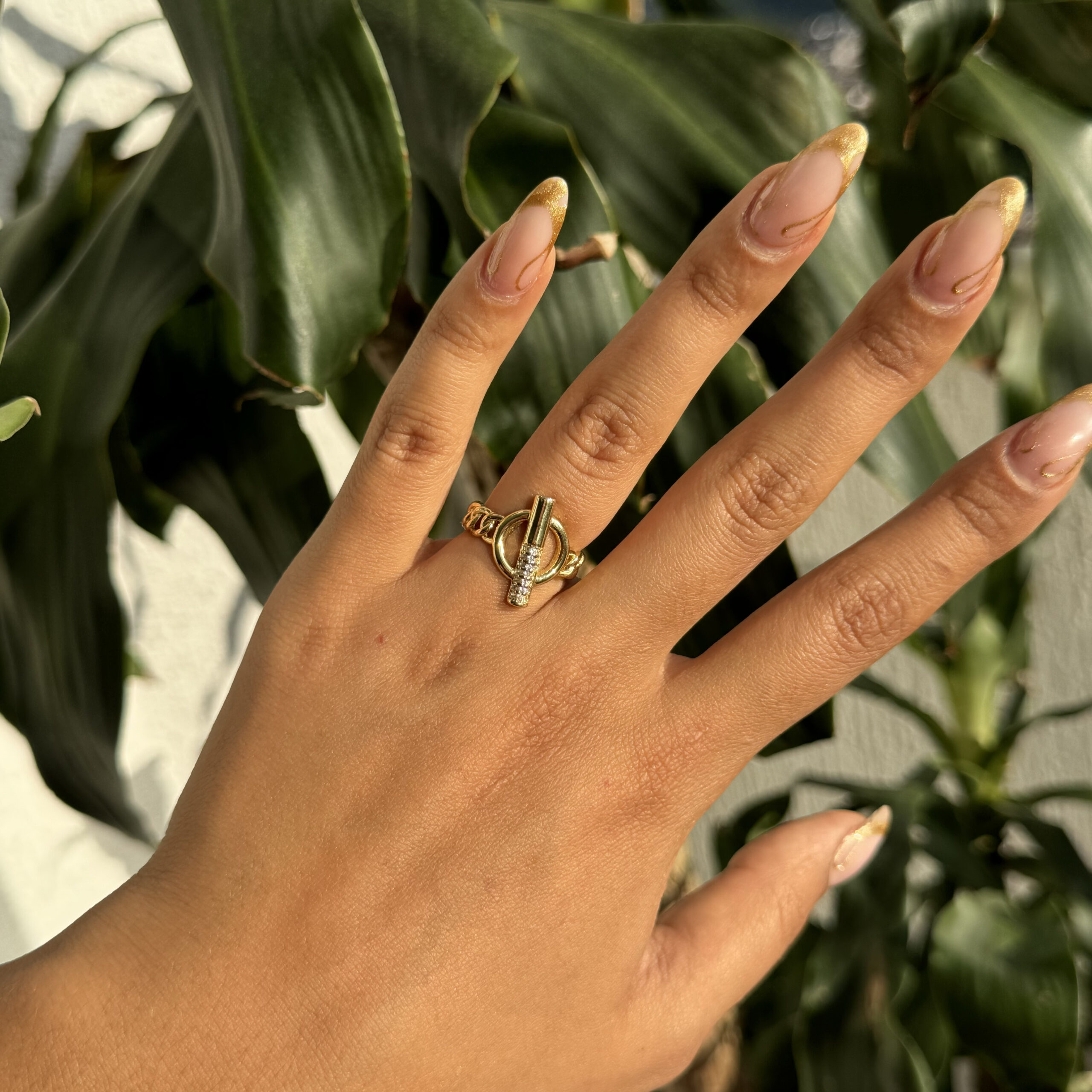 Anillo tipo cadena con zircones en rodio