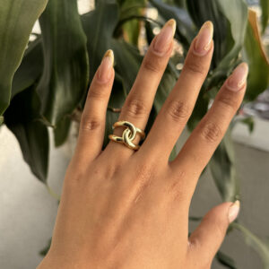 Anillo tipo nudo en rodio