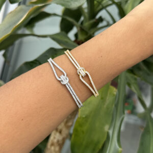 Brazalete nudo con zircones en rodio