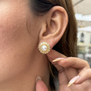 Topo tipo flor con zircones y perla en rodio