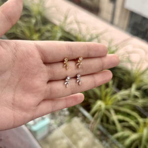 Topo de seguridad flor con zircones en rodio