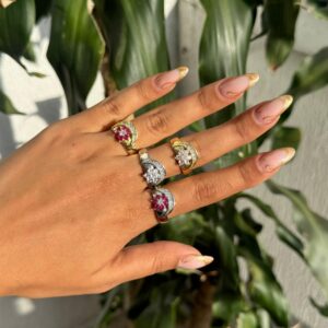 Anillo flor y media luna con zircones en rodio